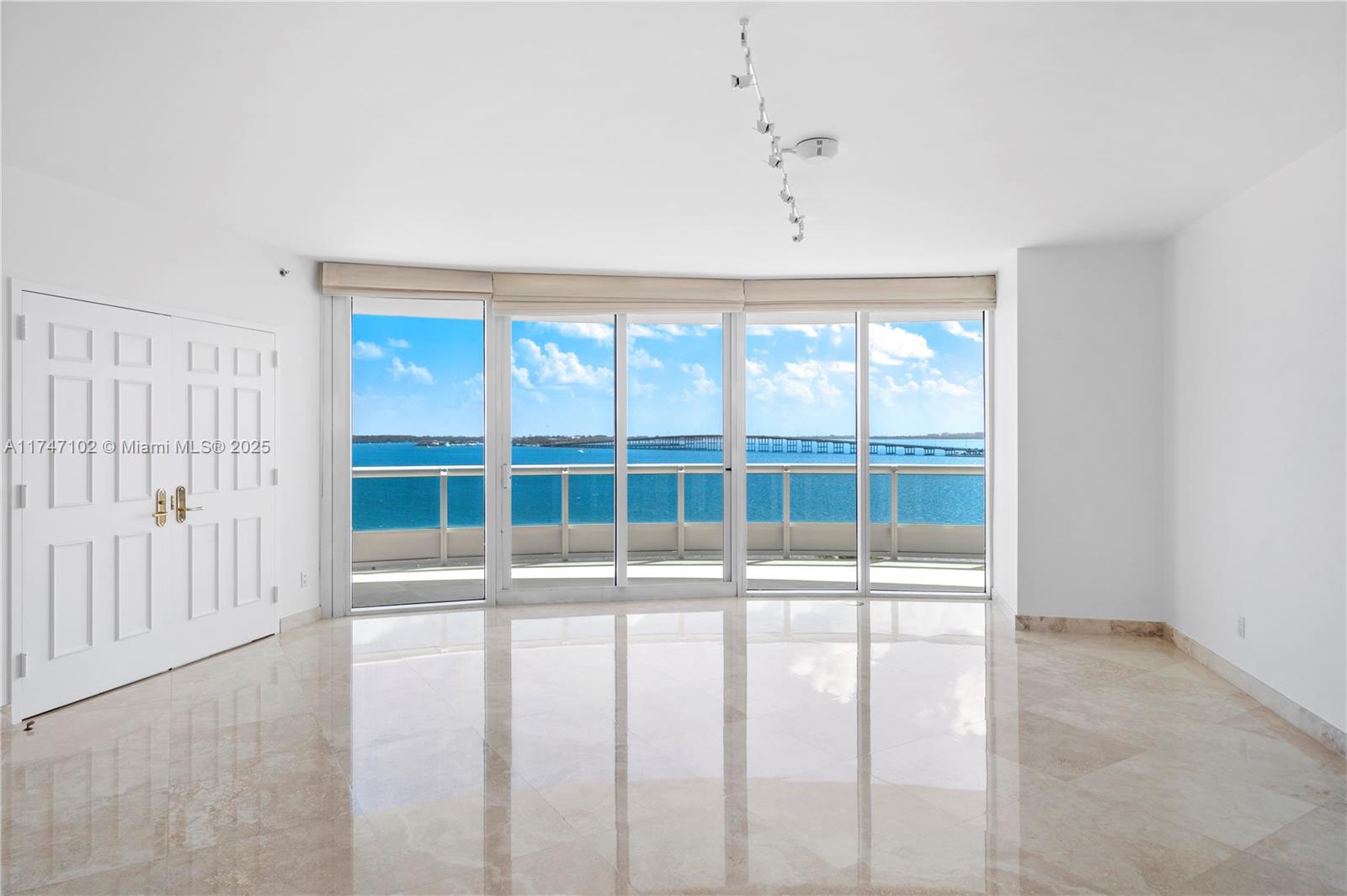 1643 Brickell Ave 1002