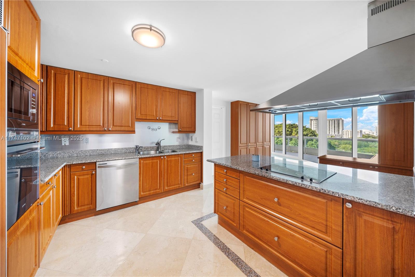 1643 Brickell Ave 1002