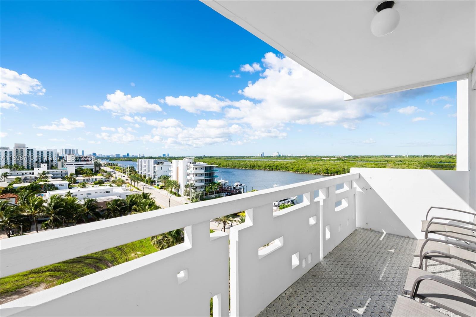 HOLLYWOOD TOWERS CONDO - Residential Lease