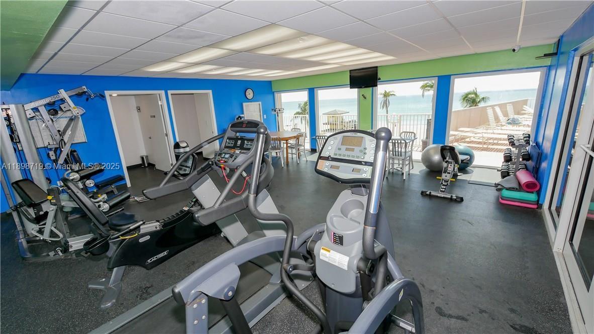 HOLLYWOOD TOWERS CONDO - Residential Lease