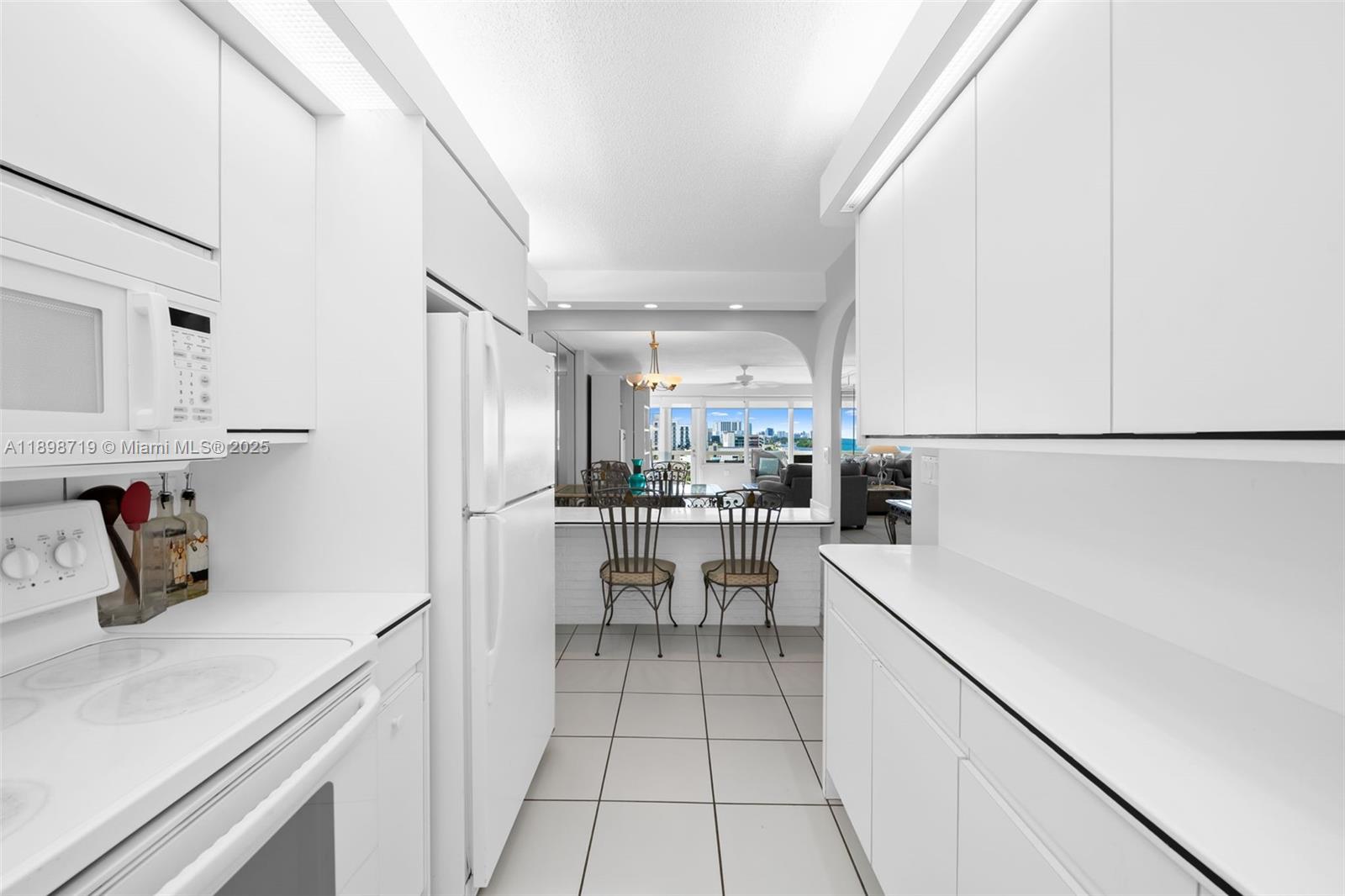 HOLLYWOOD TOWERS CONDO - Residential Lease