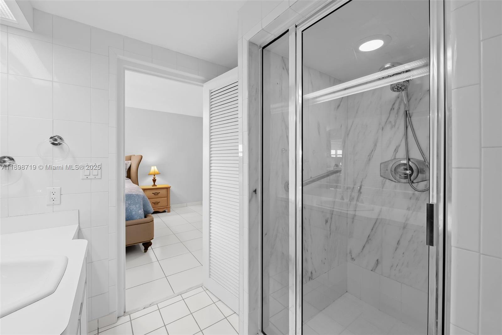 HOLLYWOOD TOWERS CONDO - Residential Lease