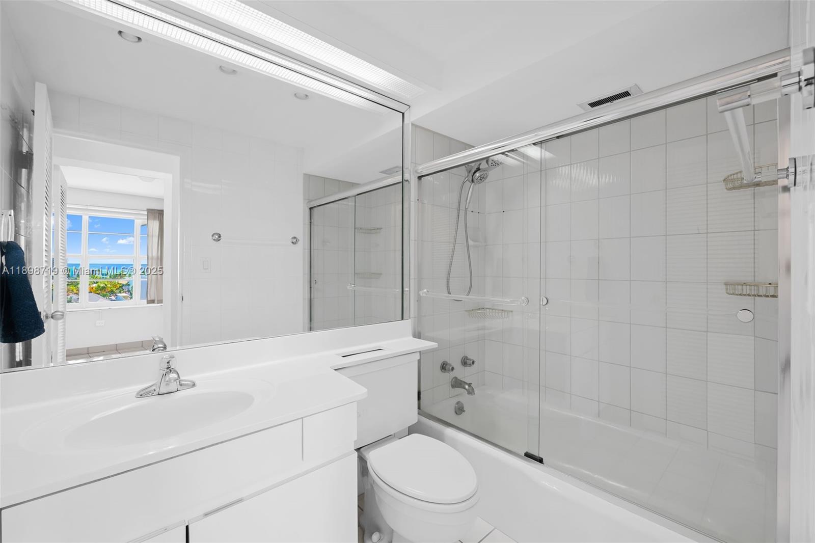 HOLLYWOOD TOWERS CONDO - Residential Lease
