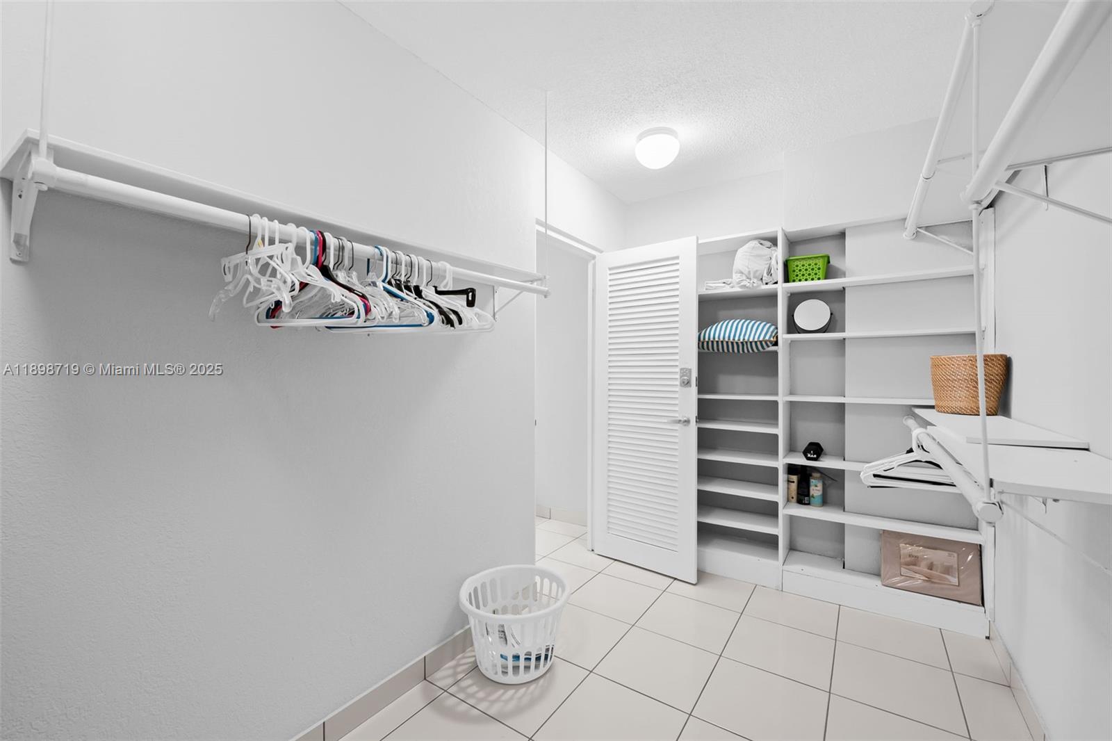 HOLLYWOOD TOWERS CONDO - Residential Lease