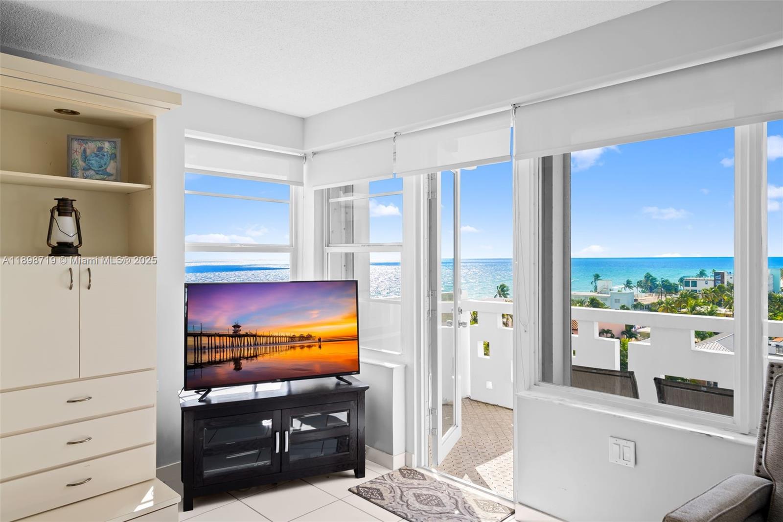 HOLLYWOOD TOWERS CONDO - Residential Lease