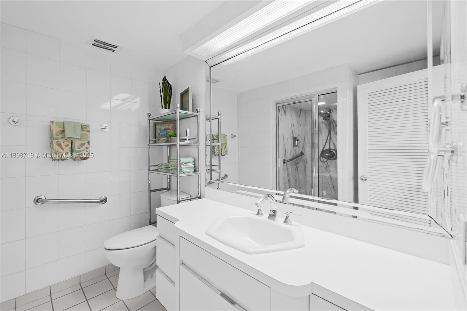 HOLLYWOOD TOWERS CONDO - Residential Lease