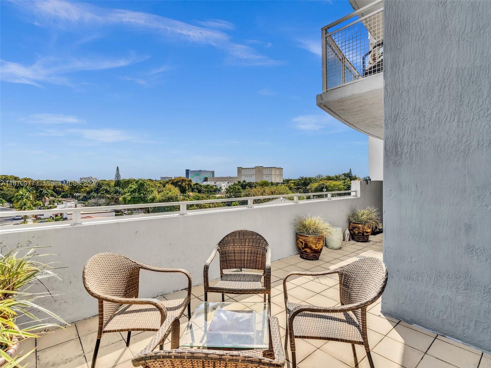 GATEWAY TO THE GROVE COND - Residential