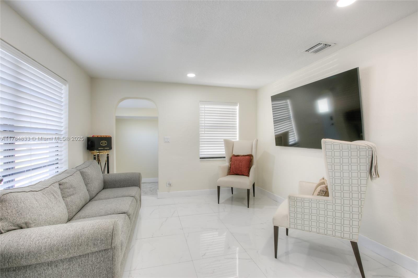 3900 SW 60th Ave