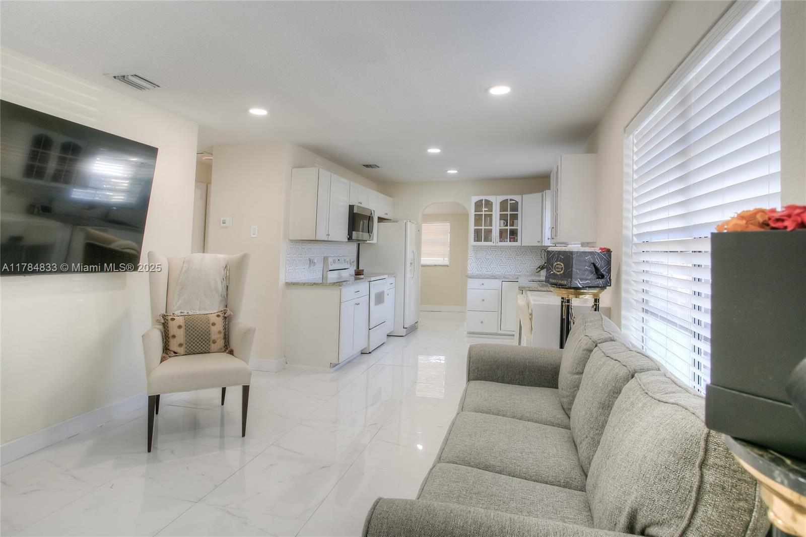 3900 SW 60th Ave