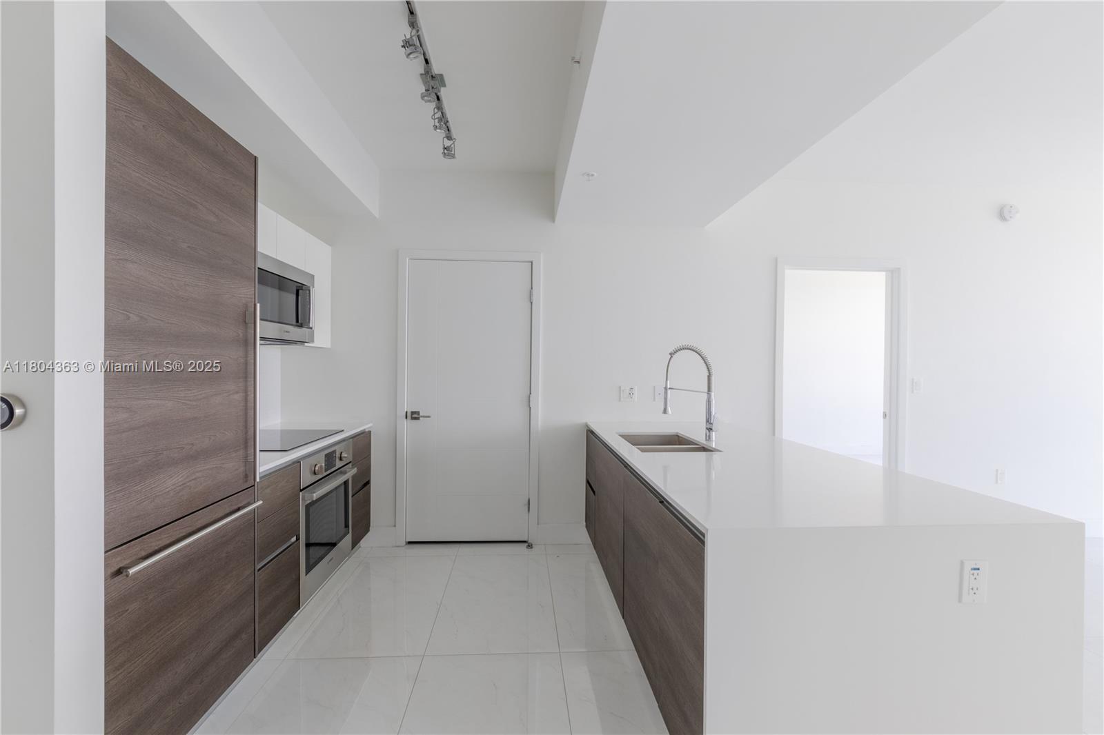 301 Altara Ave 519
