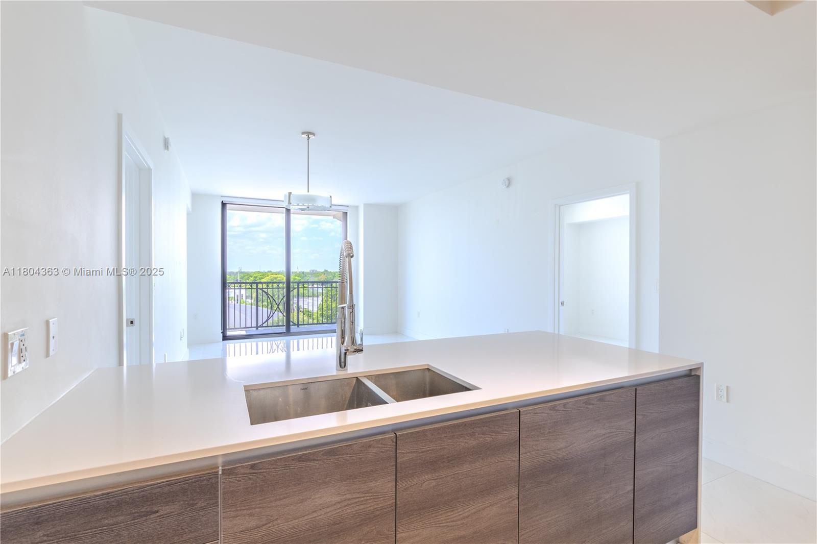 301 Altara Ave 519