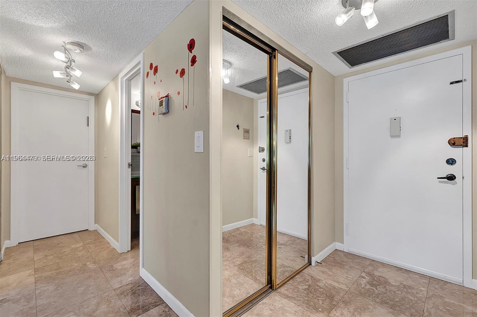 OCEANVIEW PARK CONDO - Residential Lease