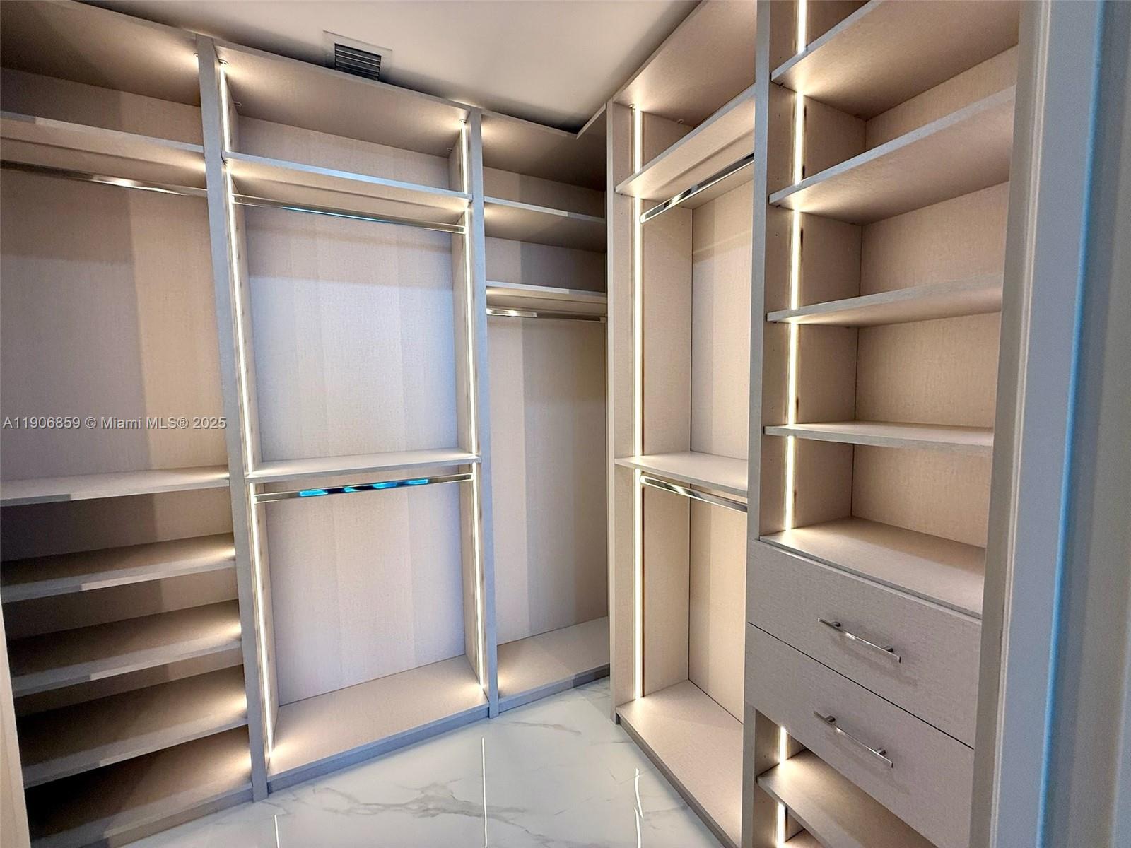 ARIA RESERVE - Residential Lease