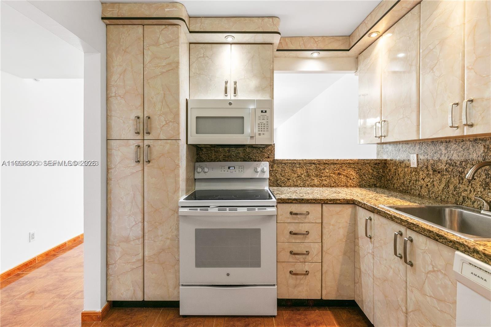 PLAZA TOWERS SOUTH CONDO - Residential