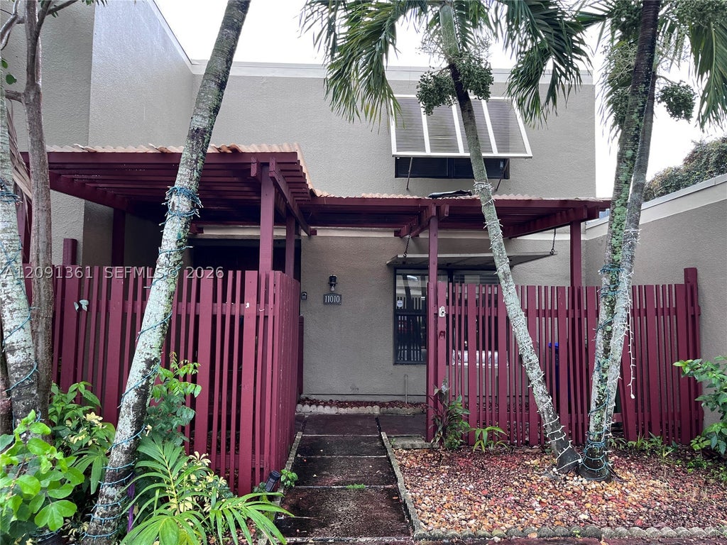 Photo of 11010 Clubhouse Rd, Pembroke Pines, FL 33026 (MLS # A12091361)