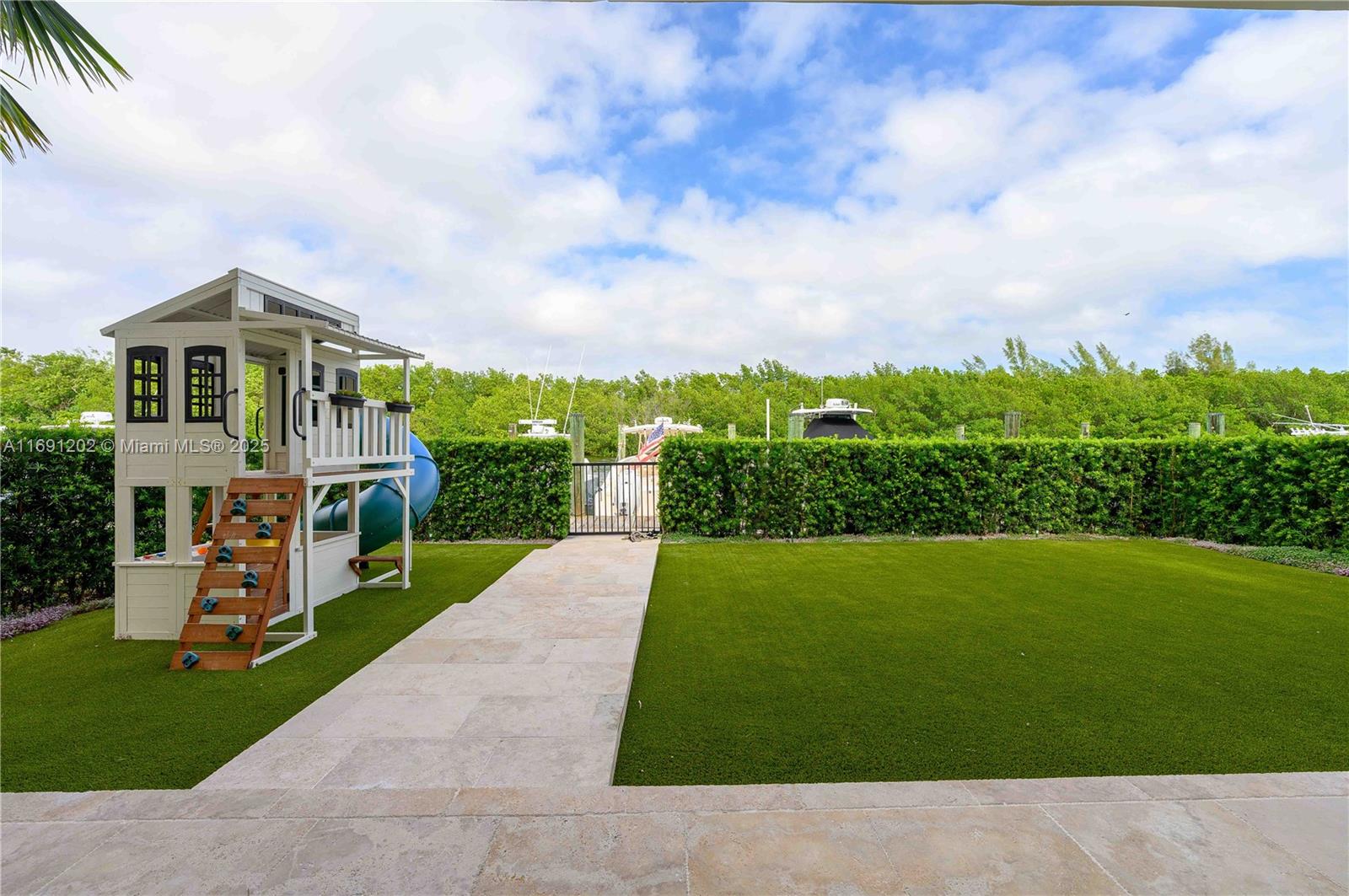 PARADISE POINT 1ST AMENDM - Residential