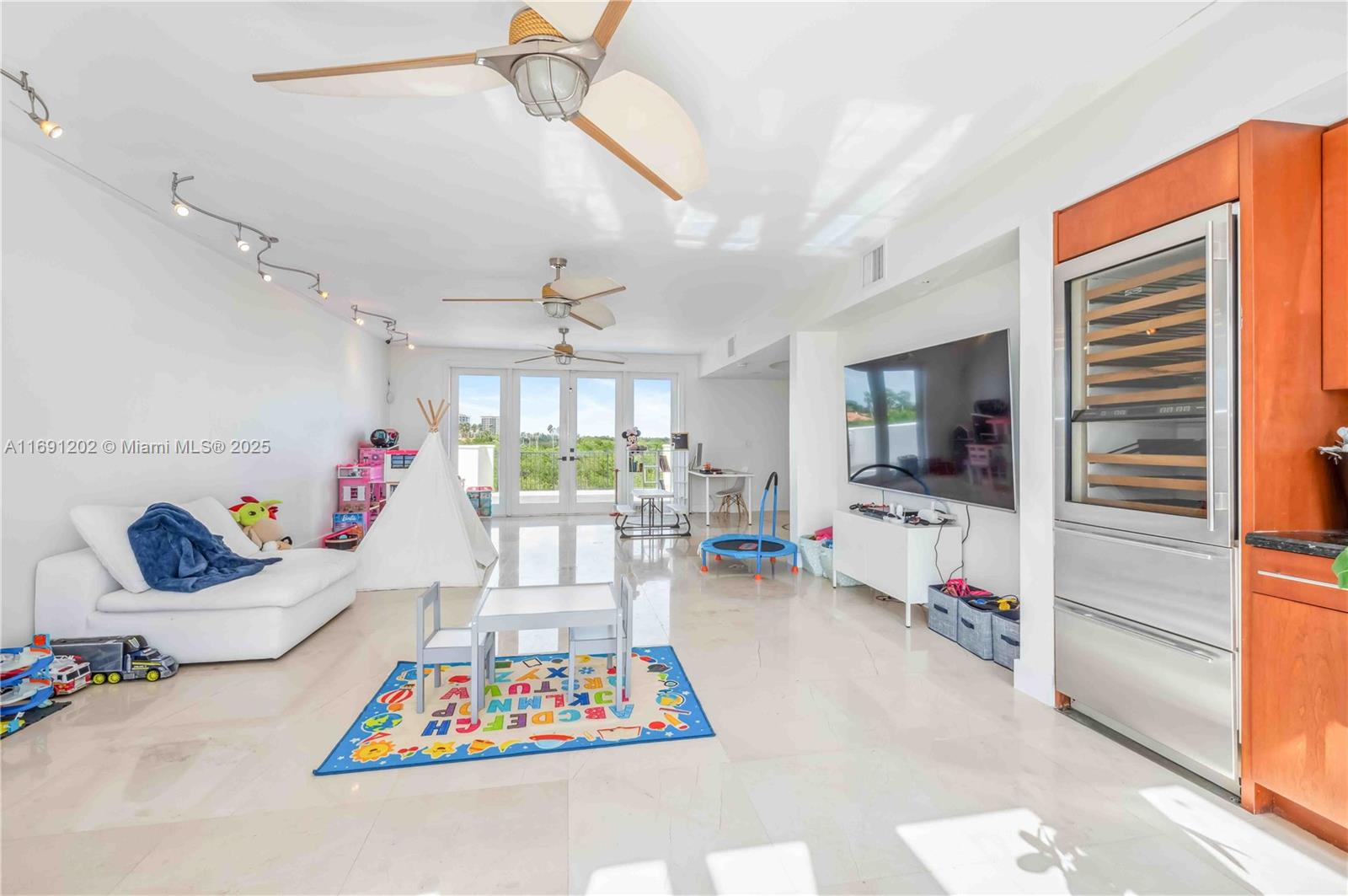 PARADISE POINT 1ST AMENDM - Residential