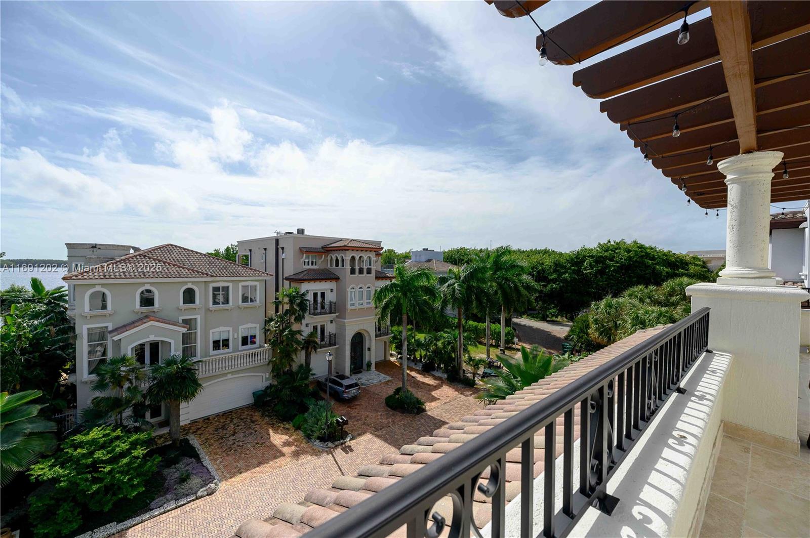 PARADISE POINT 1ST AMENDM - Residential