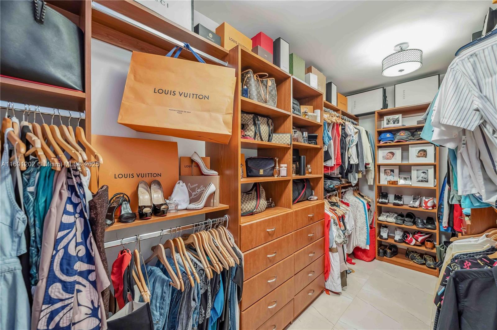 PARADISE POINT 1ST AMENDM - Residential