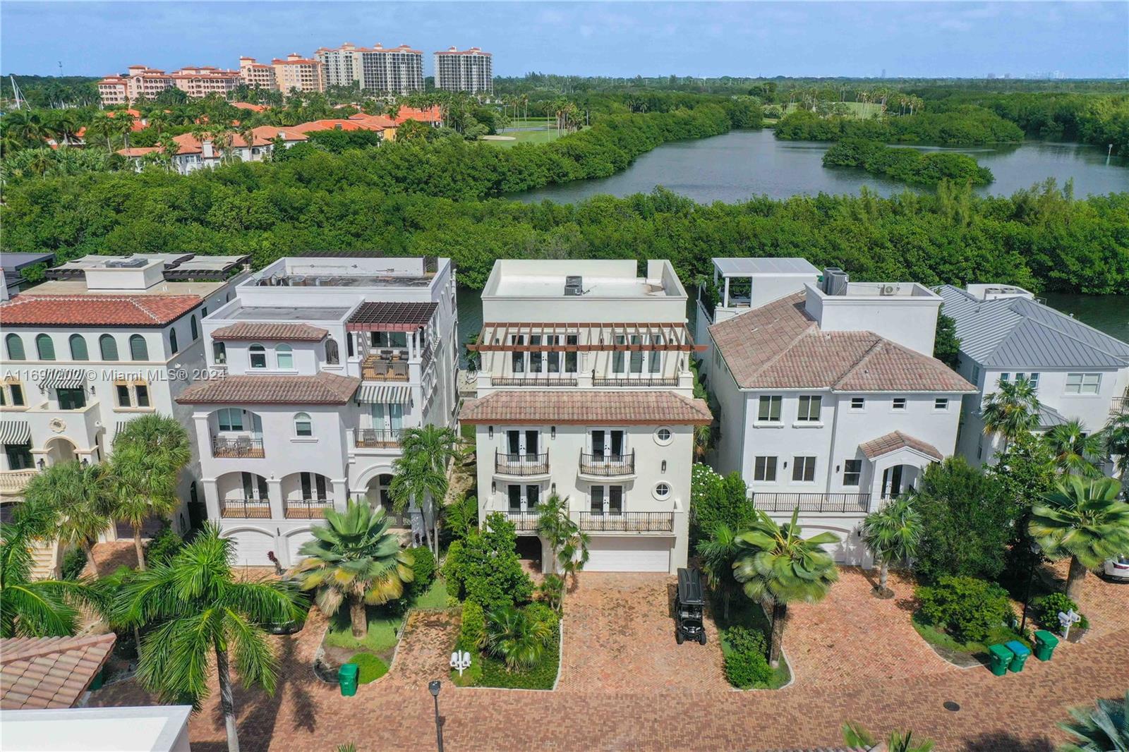 5848 Paradise Point Dr, Palmetto Bay, Miami-Dade County, Florida - 6 Bedrooms  
6 Bathrooms - 