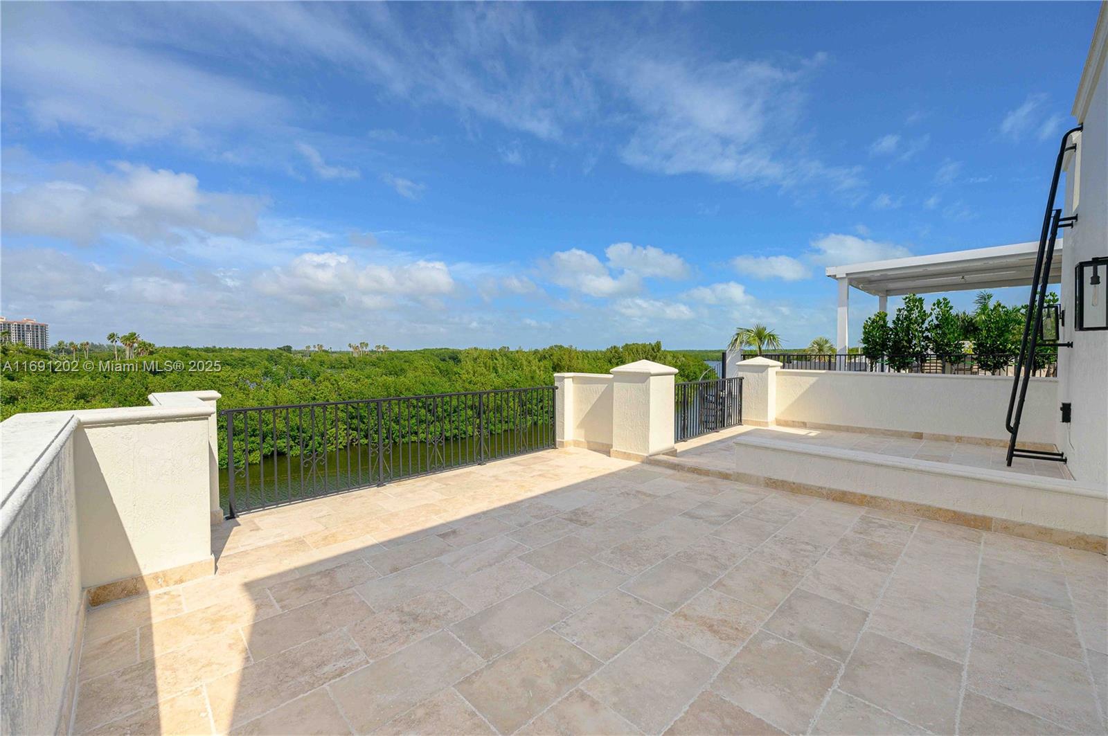 PARADISE POINT 1ST AMENDM - Residential