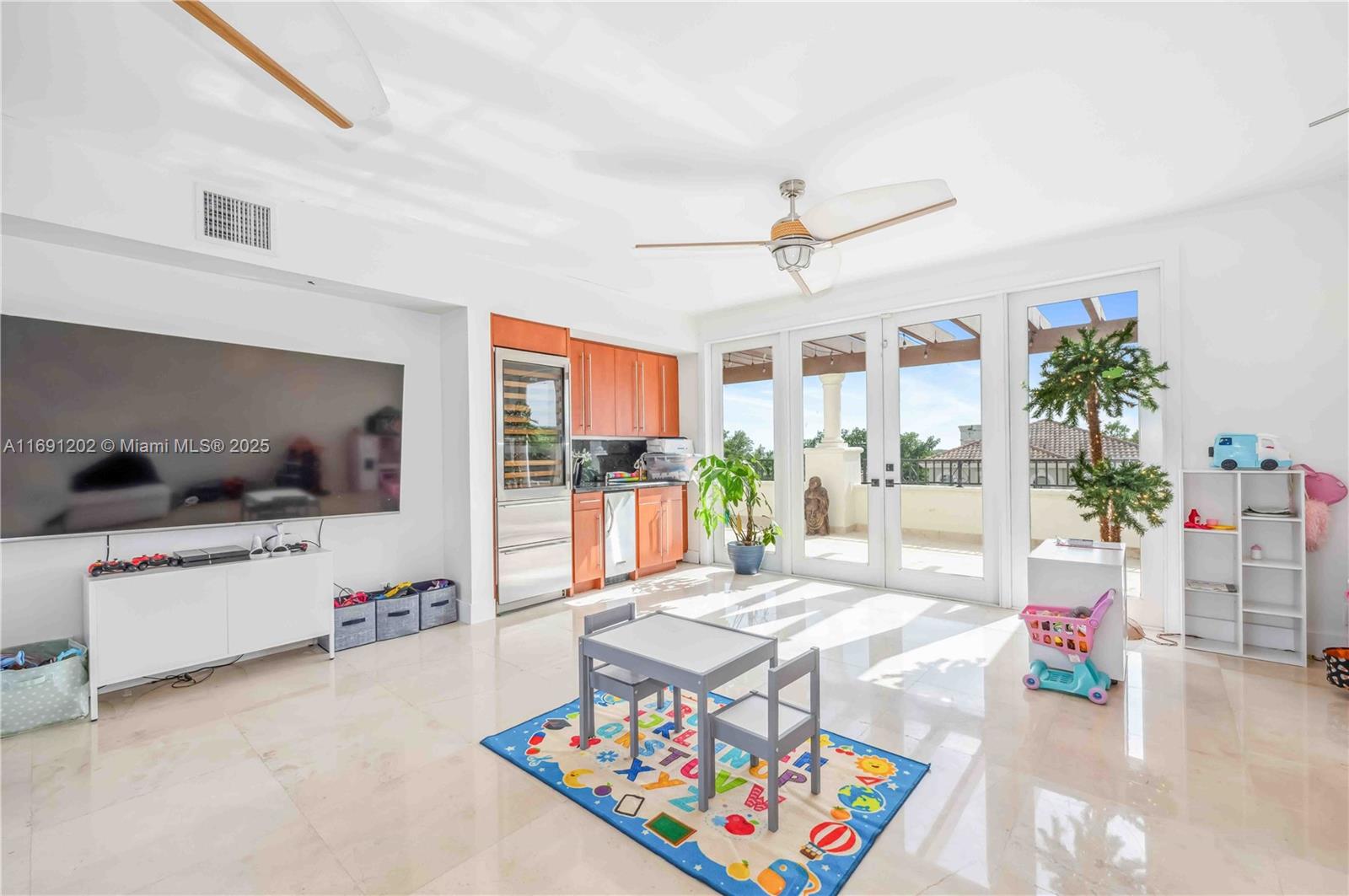 PARADISE POINT 1ST AMENDM - Residential