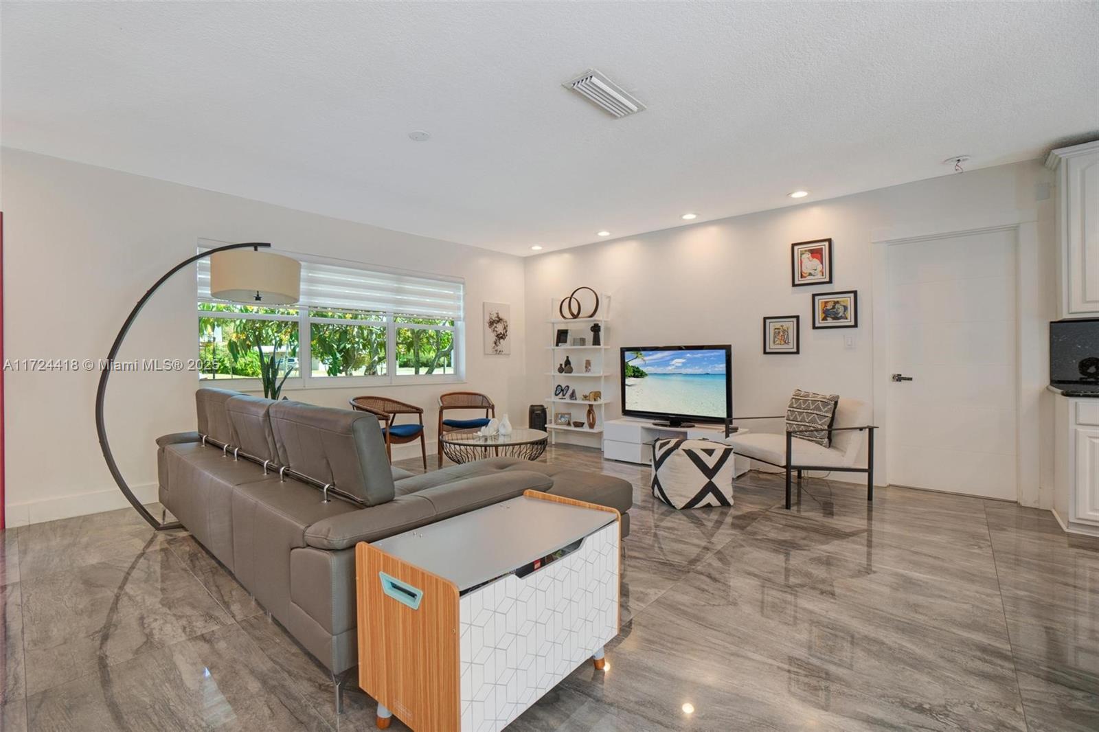 ENGELWOOD ESTS - Residential
