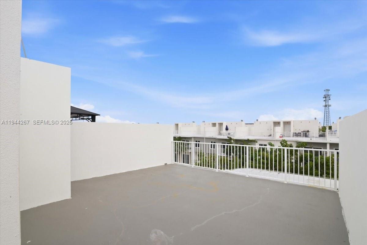 PARADISE ONE - Residential