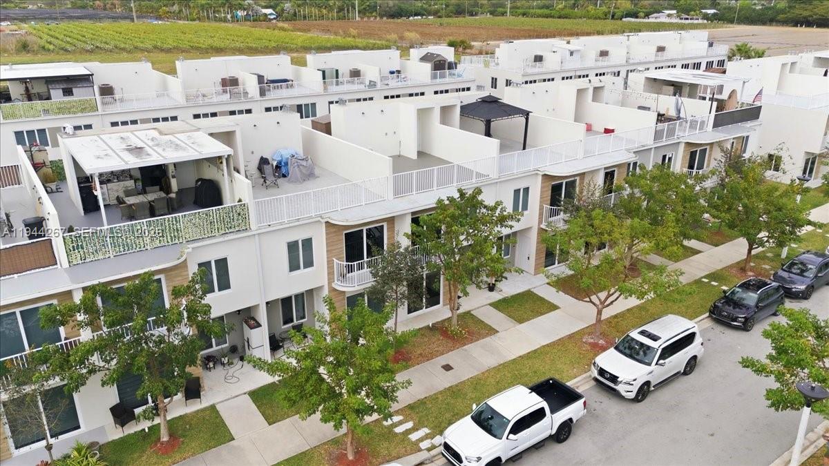 PARADISE ONE - Residential