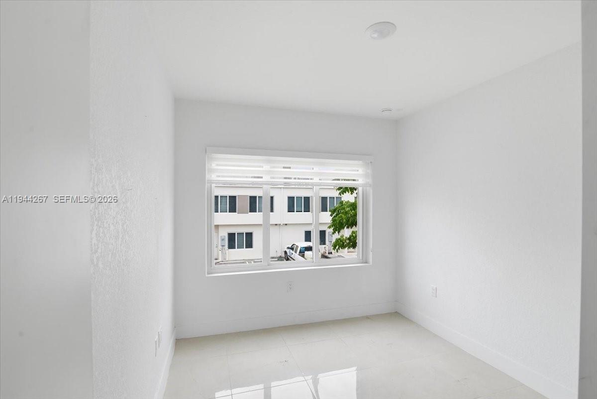 PARADISE ONE - Residential