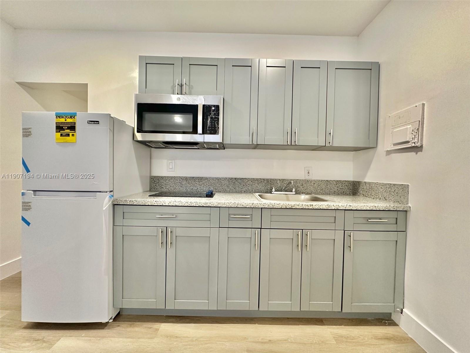 COMMERCIAL CENTER - Residential Lease