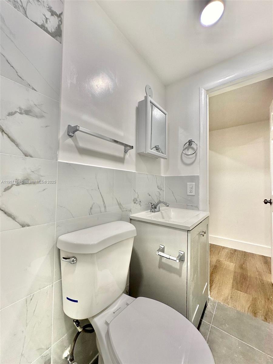 COMMERCIAL CENTER - Residential Lease