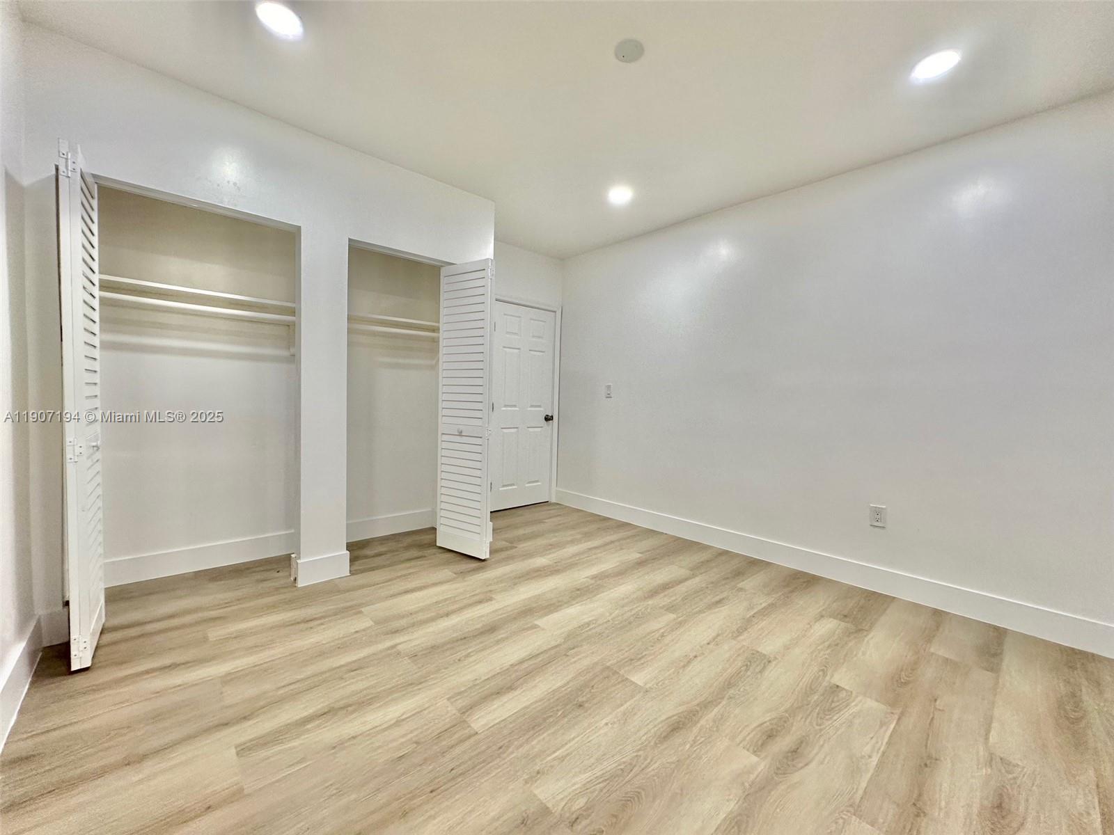 COMMERCIAL CENTER - Residential Lease