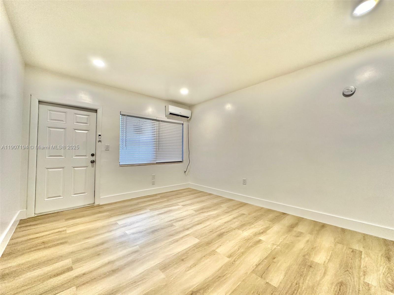 COMMERCIAL CENTER - Residential Lease