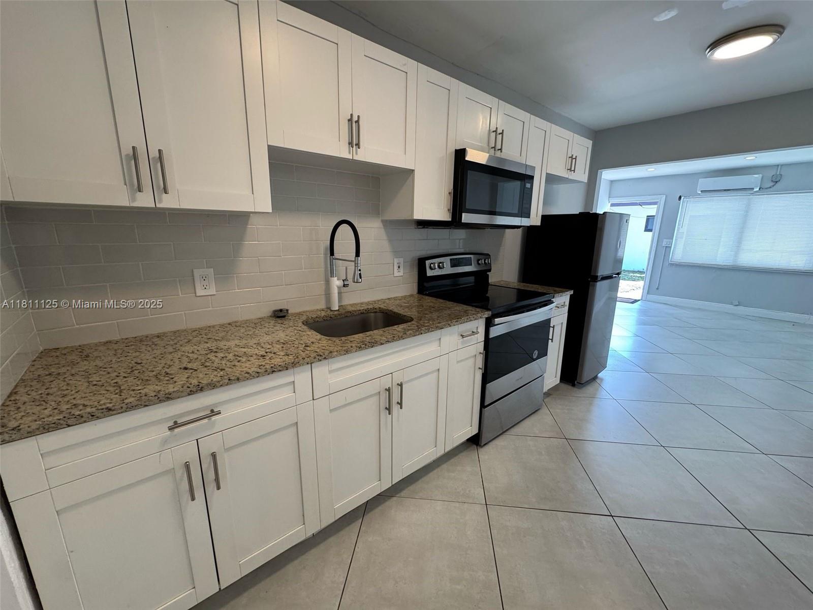 Rental Property at 841 Nw 5th Ave 3, Pompano Beach, Broward County, Florida - Bedrooms: 1 
Bathrooms: 1  - $1,400 MO.