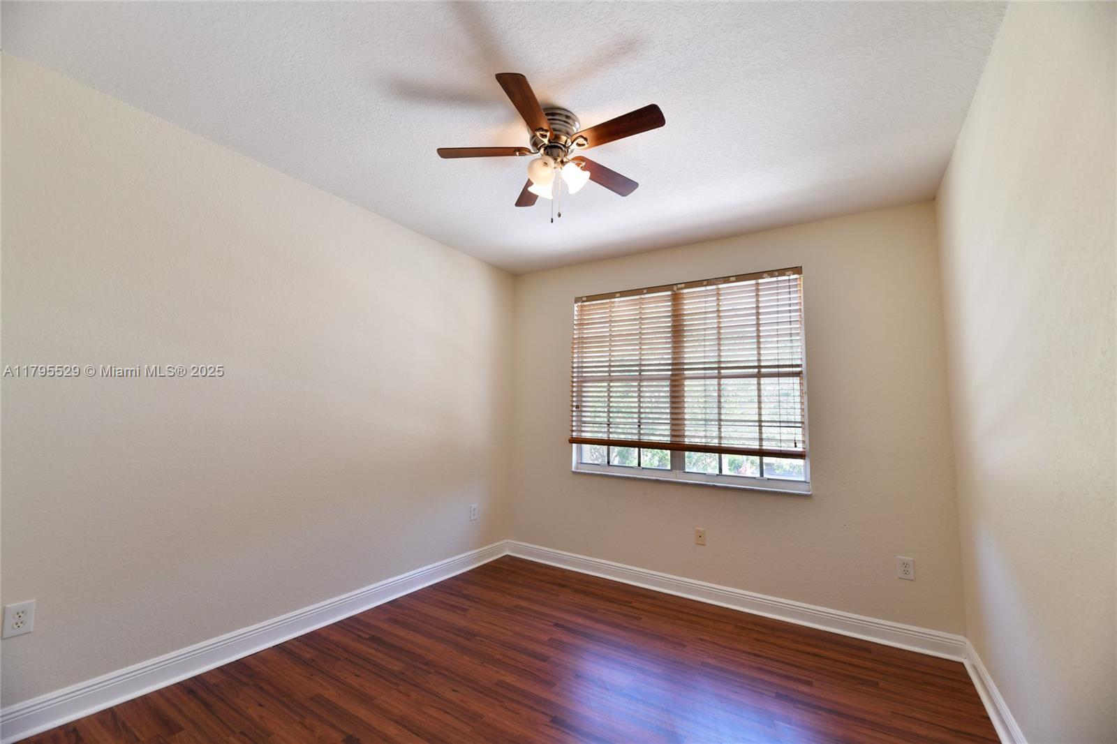CAPELLA 2 - Saturnia - Residential Lease
