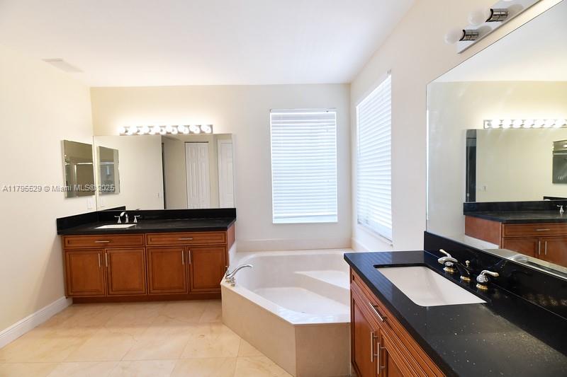 CAPELLA 2 - Saturnia - Residential Lease