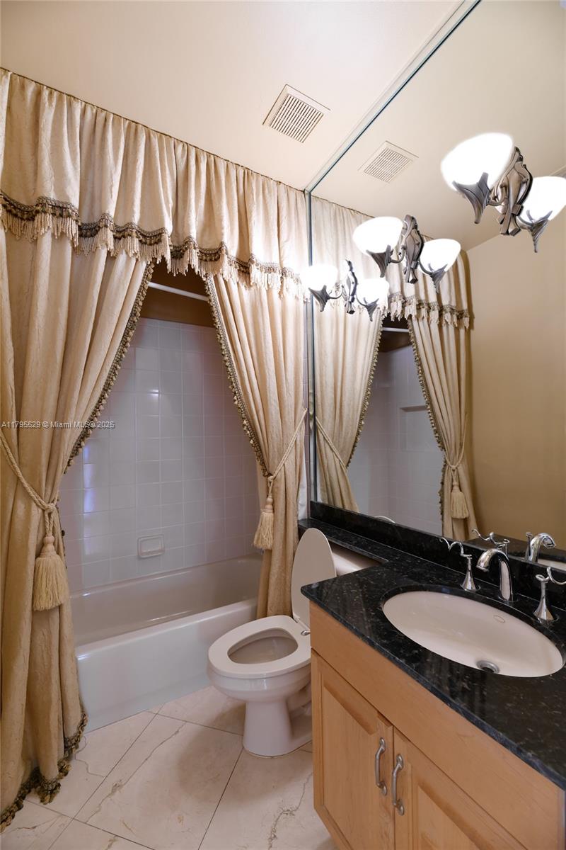 CAPELLA 2 - Saturnia - Residential Lease