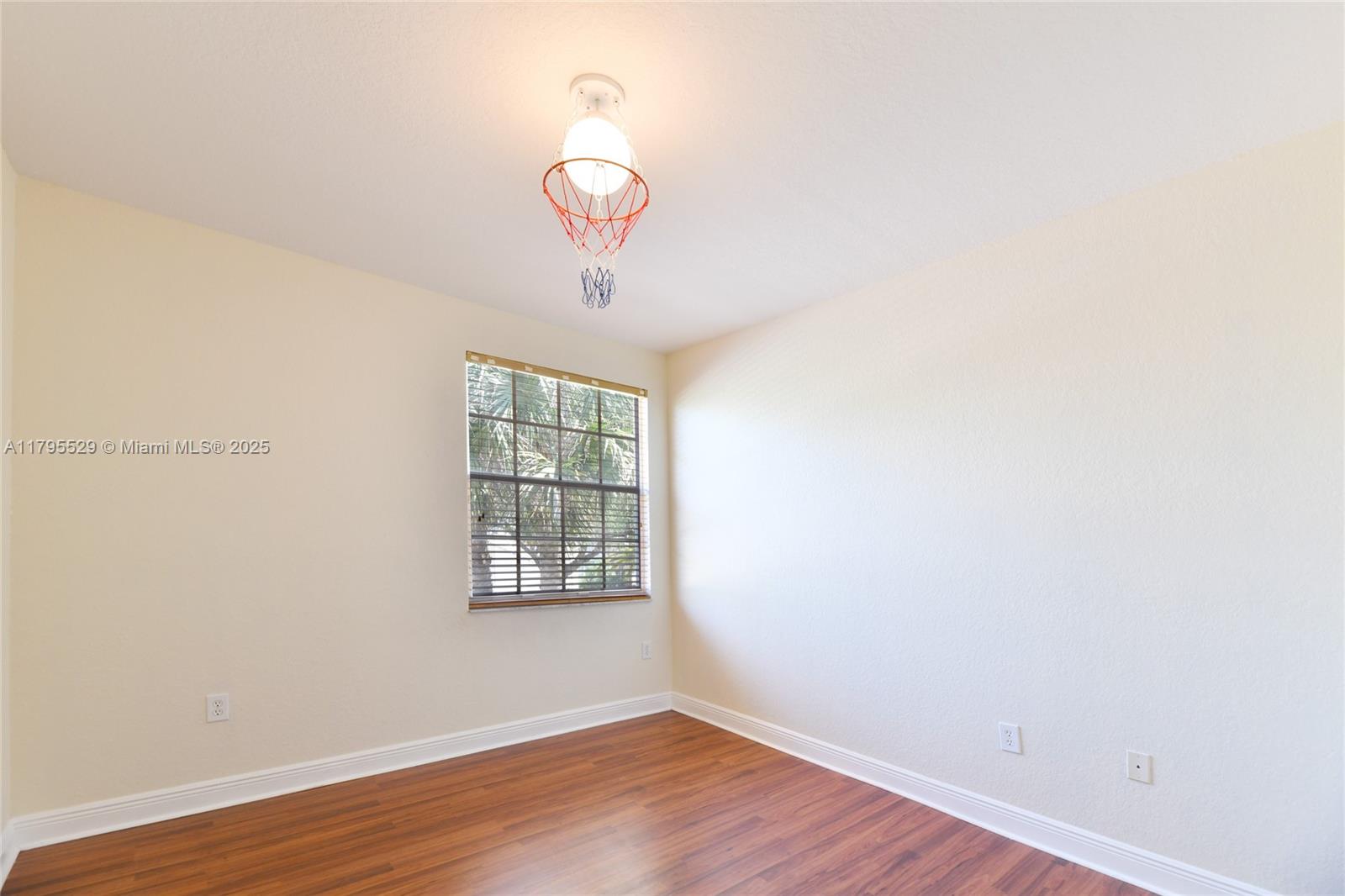 CAPELLA 2 - Saturnia - Residential Lease