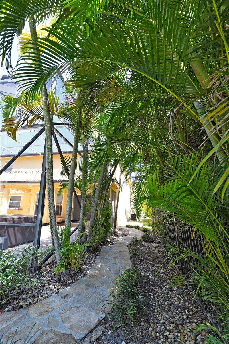 CAPELLA 2 - Saturnia - Residential Lease