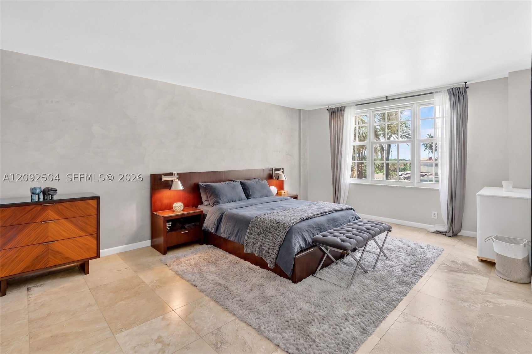 5700 Collins Ave 3M