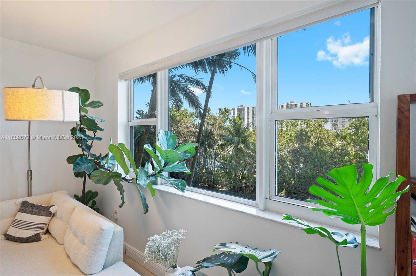 Property for Sale at 20000 E Country Club Dr 314, Aventura, Miami-Dade County, Florida - Bedrooms: 2 
Bathrooms: 2  - $495,000