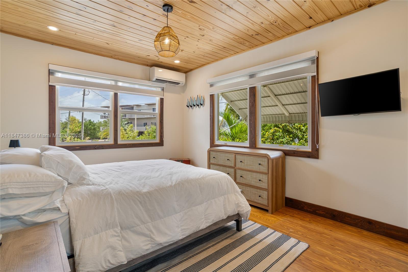 LARGO BEACH - Residential Lease