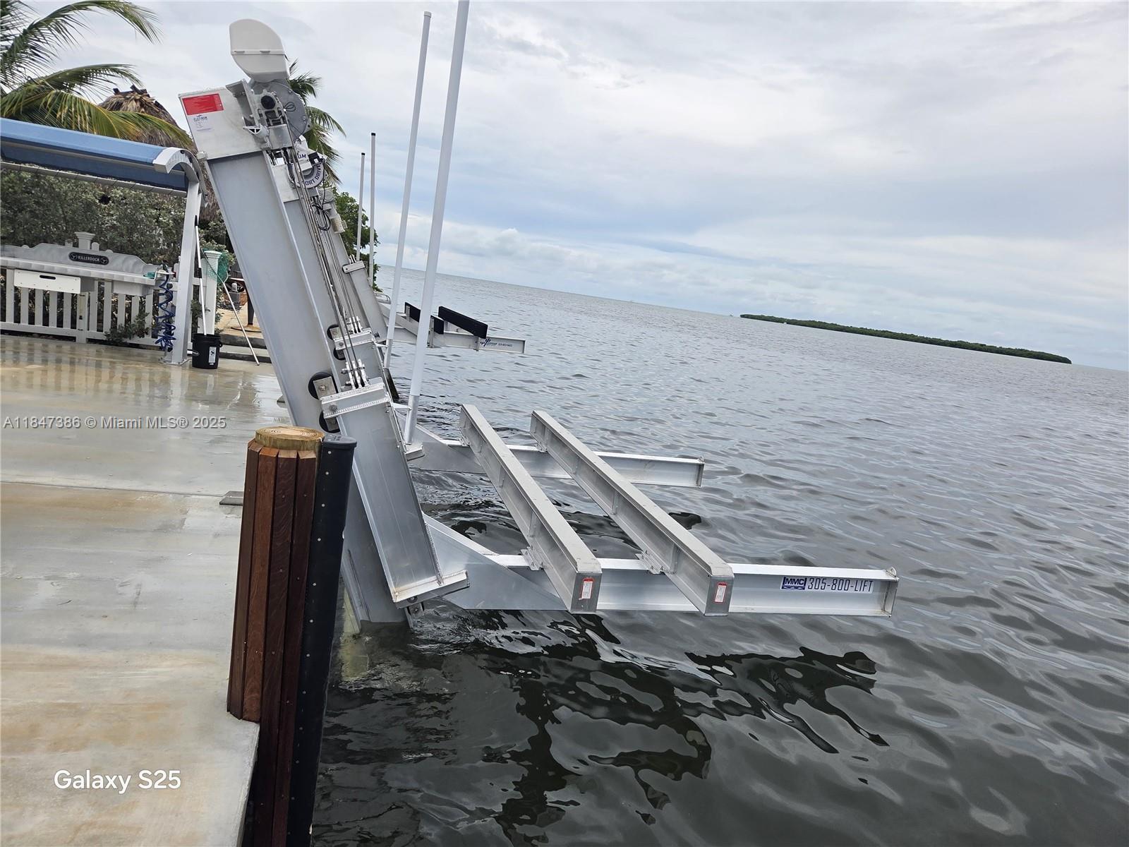 LARGO BEACH - Residential Lease