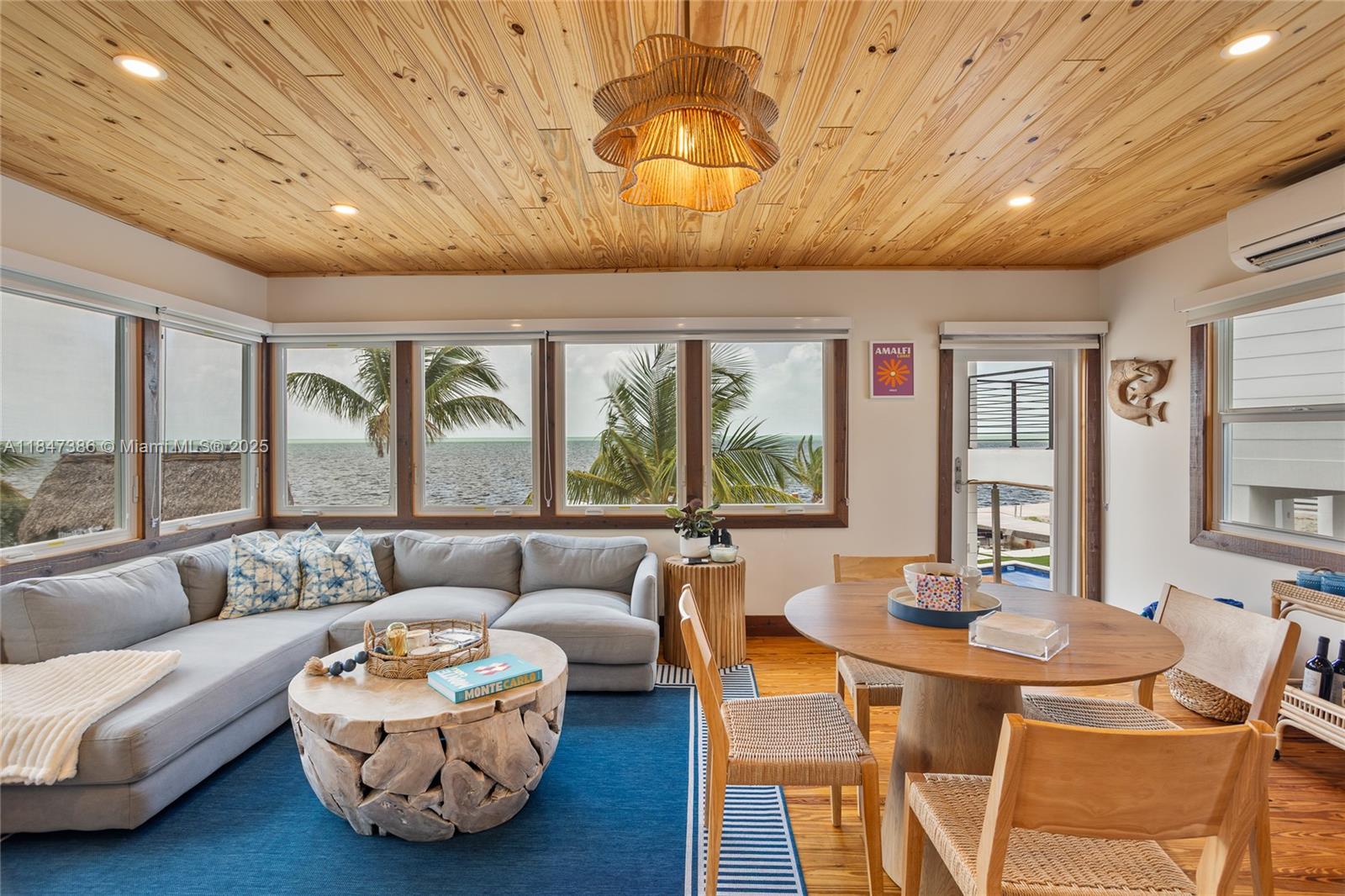 LARGO BEACH - Residential Lease