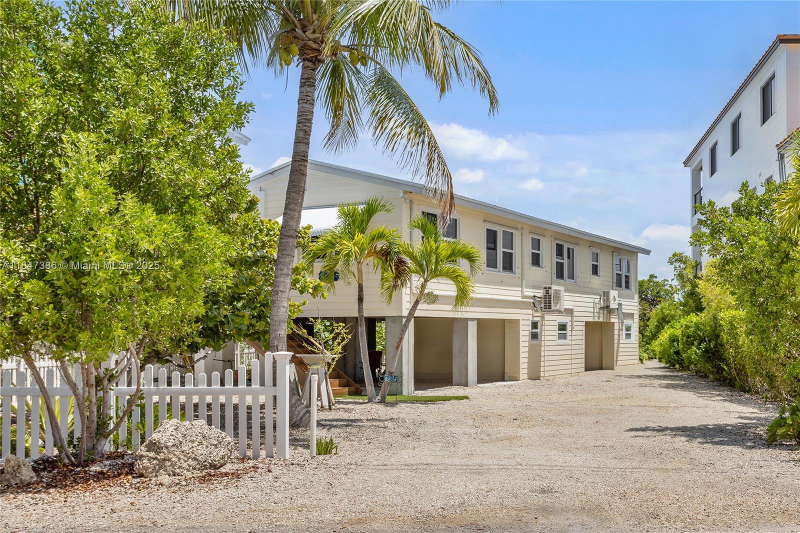 LARGO BEACH - Residential Lease