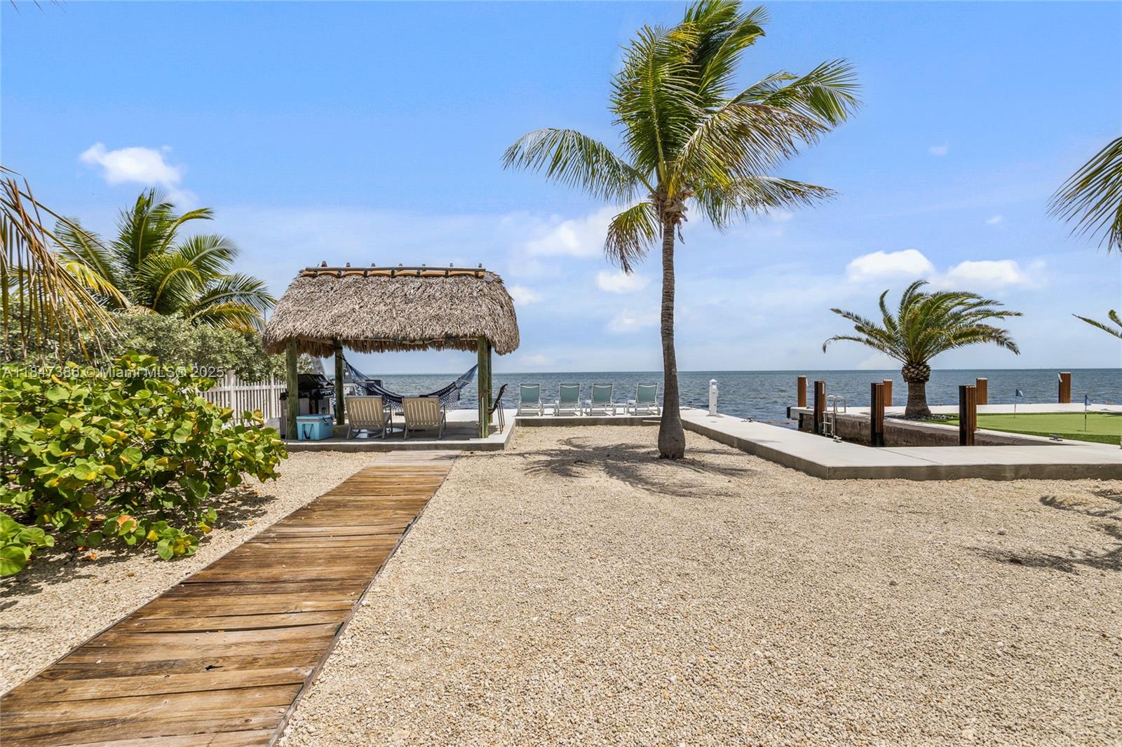 LARGO BEACH - Residential Lease