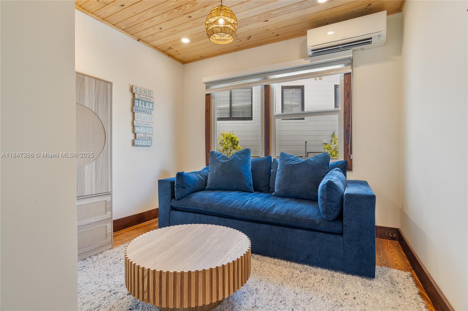 LARGO BEACH - Residential Lease