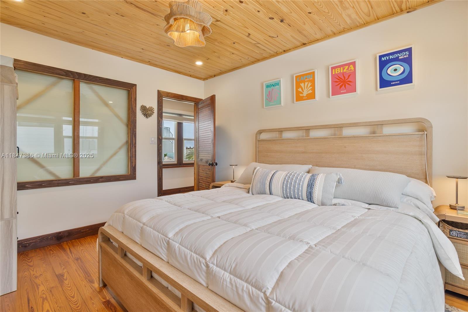 LARGO BEACH - Residential Lease