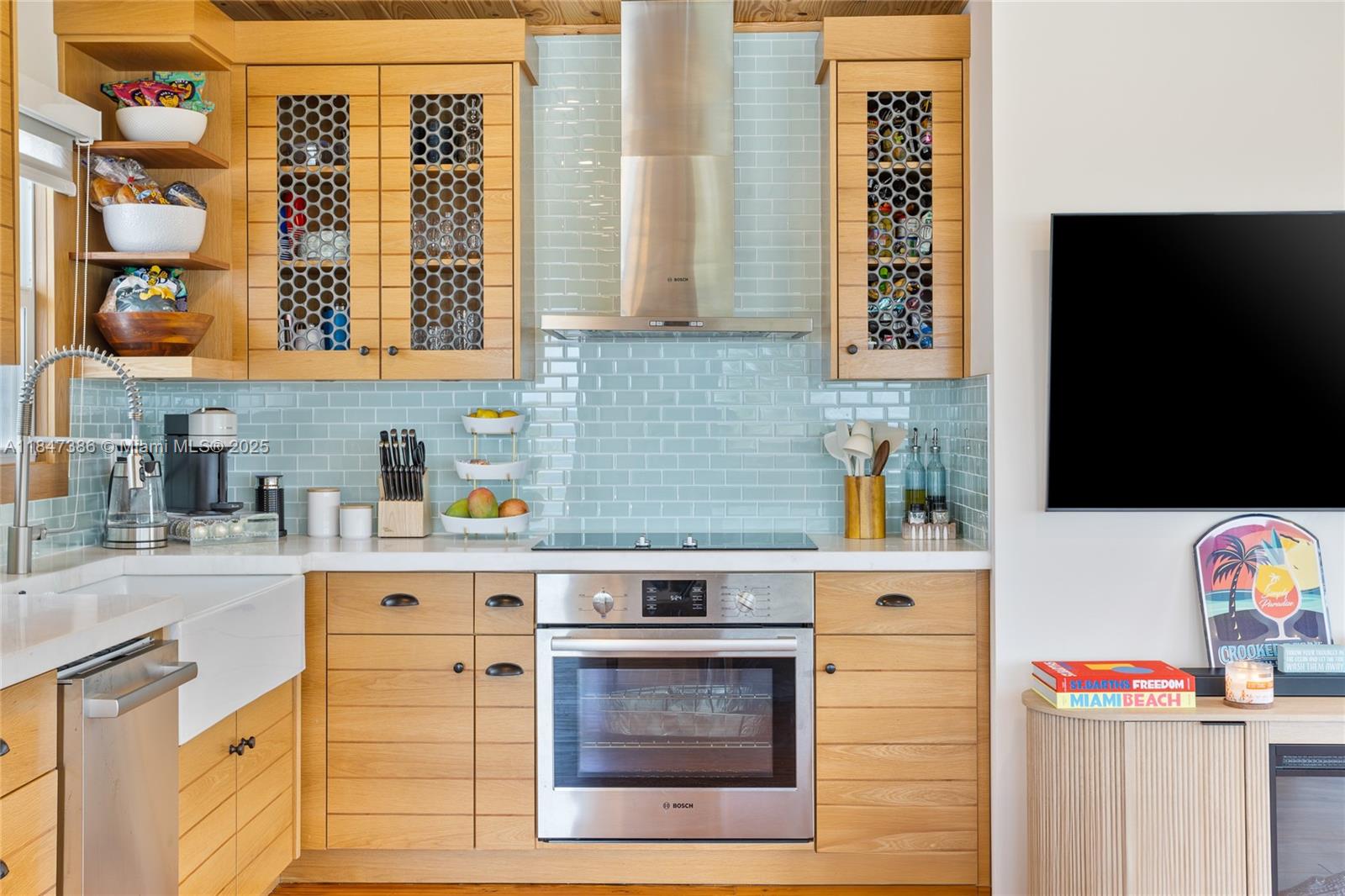 LARGO BEACH - Residential Lease